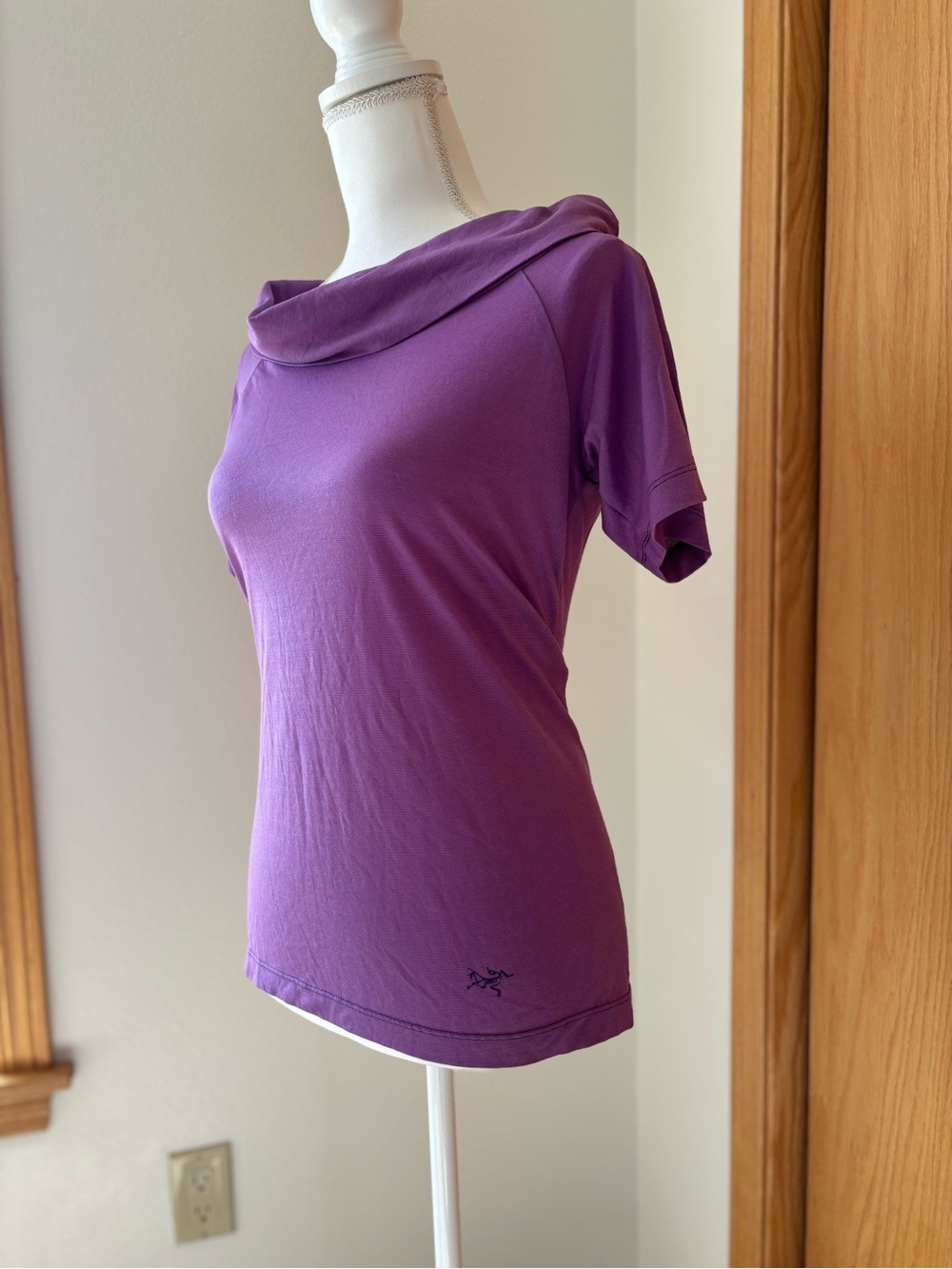 Arc'teryx Women's Purple Short-Sleeve Scoop-Neck Tee - Picture 2 of 7
